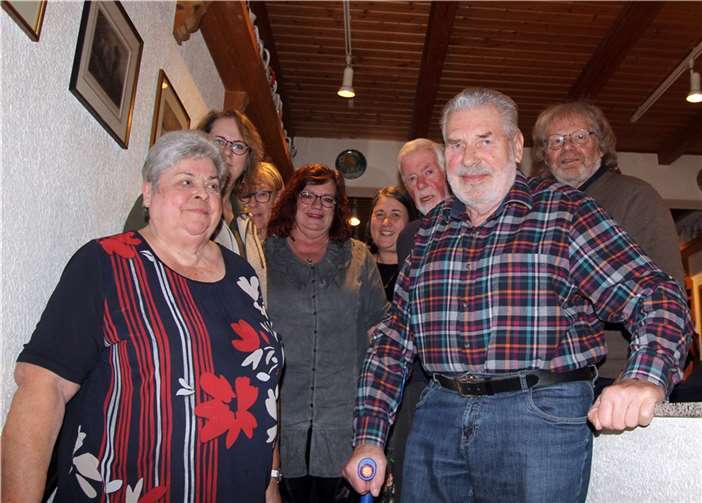 (V.l.n.r.:) Margit Söder, Volker Witzel, Kristina Hof, Christa Schmidt, Karin Danowski, Anke Eichhorn, Richard Hof, Rüdiger Hof (Vorsitzender). Foto: SEK
