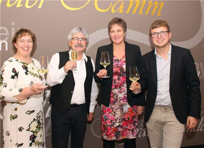 (V.l.n.r.) Marianne Müller, Kalle Grundmann, Caritasdirektorin Martina Best-Liesenfeld und Johannes Müller freuten sich über eine gelungene Benefizweinprobe.Caritasverband Koblenz