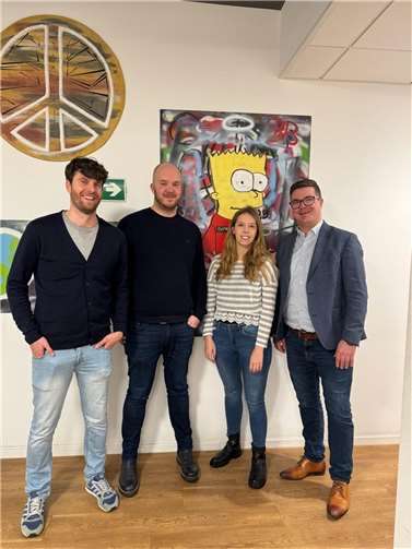 V.l.n.r.: Mario Seitz (Leiter des Jungendzentrums), Stefan Busch (Geschäftsführer der JU), Verena Schütz (Vorsitzende der JU), Bürgermeister Peter Jung  Foto: JU Neuwied