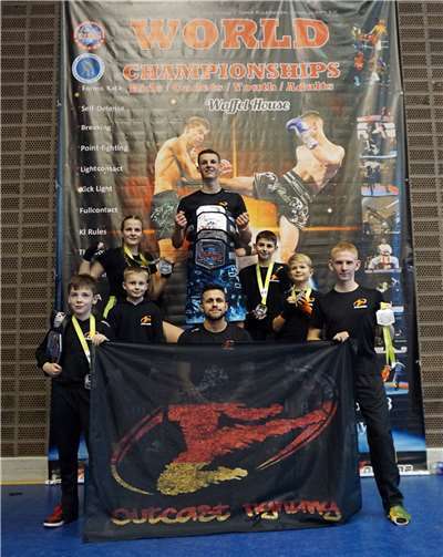 V.l.n.r. Marlon Nickel, Jule Fandel, Liam Hense, Till Wagner, Marco Mosdzien, Leo Stach, Jonas Ewy  Fotos: Outcast Fighting e.V.