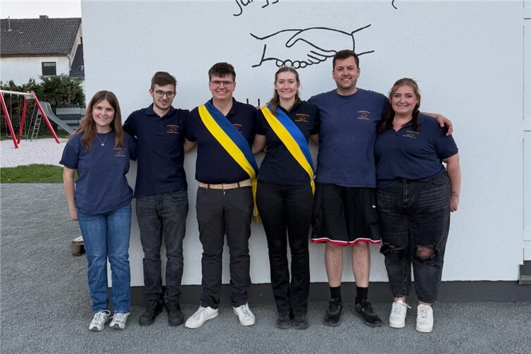 V.l.n.r.: Maya Kassing (Geschäftsführerin), Jakob Ewenz (2. Vorsitzender), Moritz Knopp (König), Josefine Letschert (Königin), Andreas Knopp (1. Vorsitzender) und Julia Seppelt (Schriftführerin).