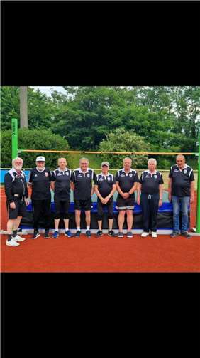 V.l.n.r.: Michael Erlenbach, Uli Moog, Peter Busley, Herbert Christandl,Josef Weber, Uwe Prassel, Friedhelm Konrad und Dietrich Kurek-Kurka.  Foto: VfB Linz