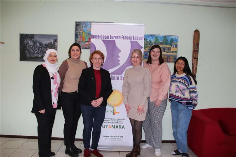 V.l.n.r.: Narin Ibrahim , Violeta Jasiqi , Susanne Müller, Lana Horstmann, Marie-Christin Schlüter und Anahí Madeleine Ilaluque Huanca.  Foto: C. Sönksen
