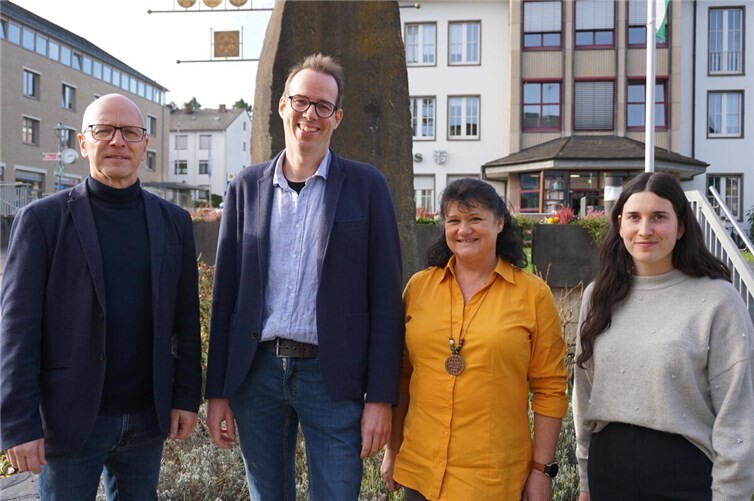 V.l.n.r. Oberbürgermeister Dirk Meid, Dr. Christian Grieshaber, Dagmar Luxem, Teresa Welling.Foto: Jacqueline Blang/ Stadt Mayen