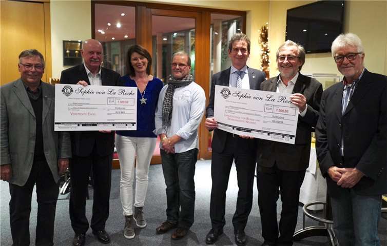 V.l.n.r.: Peter Bäsch, Bernd Neitzert (beide Koblenzer Tafel/Versteckte Engel), Gabriele Schuster (Lions), Dieter Weiler (Tafel/Versteckte Engel), Michael Fröhlich (Lions-Präsident), Karl-Ludwig Küster (Förderverein Landesblindenschule), Johann Wolber (Golfclub Rhein-Wied). Jürgen Kuhn