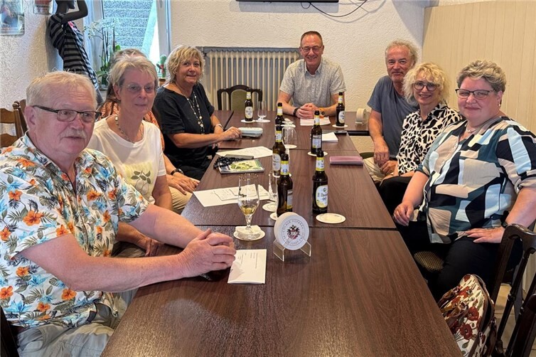 V.l.n.r.: Peter Mannebach, Iris Jaax-Mannebach, Rosemarie Werle, Ute und Günther Groß, Michael und Anja Sturm, Meike Thomas