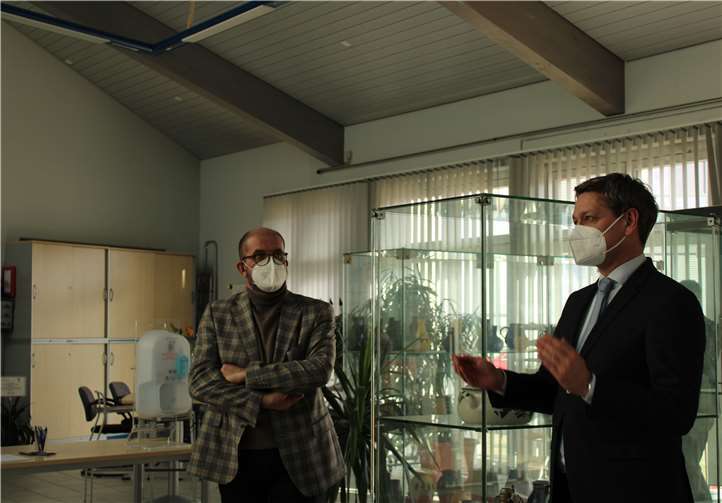 V.l.n.r. Peter Moskopp und Christian Baldauf im CeraTecCenter in Höhr-Grenzhausen. Foto: privat