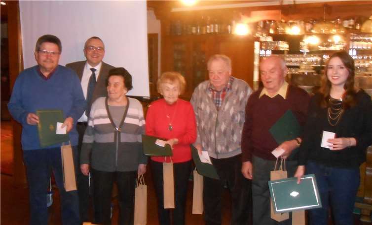 (V.l.n.r.) Reiner Nolte, Erster Vorsitzender Jürgen Maurer, Barbara Erbar, Anneliese Funk, Hermann Präder, Rudie Hoffmann und Theresa Maurer. privat