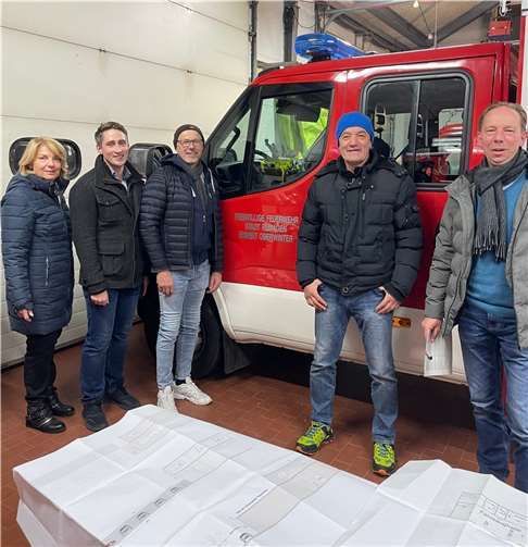 V.l.n.r.: Rita Höppner, Niclas Schell, Jürgen Walbröl (alle CDU), Frank Noack (Einheitsführer Feuerwehr Oberwinter), Andreas Köpping (CDU) m Foto: CDU-Ortsbeiratsfraktion Oberwinter
