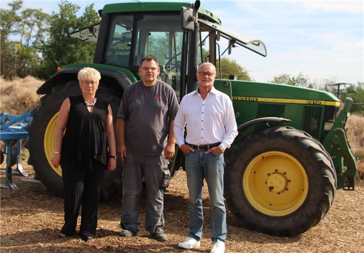 V.l.n.r.: SPD-Fraktionsvorsitzende Marion Lipinski-Naumann, Landwirt Jochen Klimek, Ratsmitglied Fritz Naumann. Foto: privat