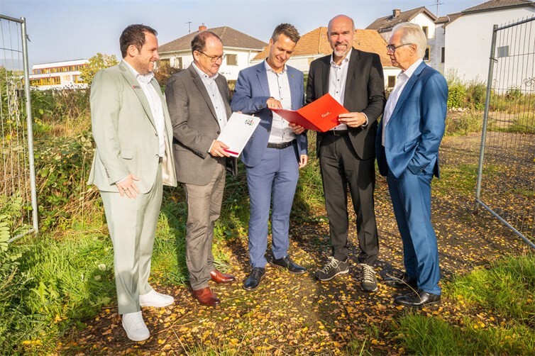 V.l.n.r.: Sascha Stuntz, Herbert Wiemer, Pascal Rowald, Guido Mombauer und Hermann-Josef Pelgrim freuen sich auf die gemeinsame Zusammenarbeit.