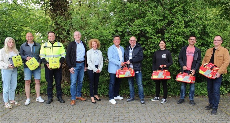 V.l.n.r.: Saskia Salz, Sebastian Hinze, André Momm, Christoph Teuner (organisat. Leitung), Kerstin Lahr-Hochkircher (Logo Entwicklung, Marke nach Maß), Bgm. Frank Becker, Helmut Hecking (Stiftungsleiter Wirtgen Stiftungen), Tina Eckloff, Nico Röhrig, Peter Bächle. Es fehlen Dr. Thorben Rüddel (med. Leitung), Wolfgang Splitt und Ibrahim Ganijaj.