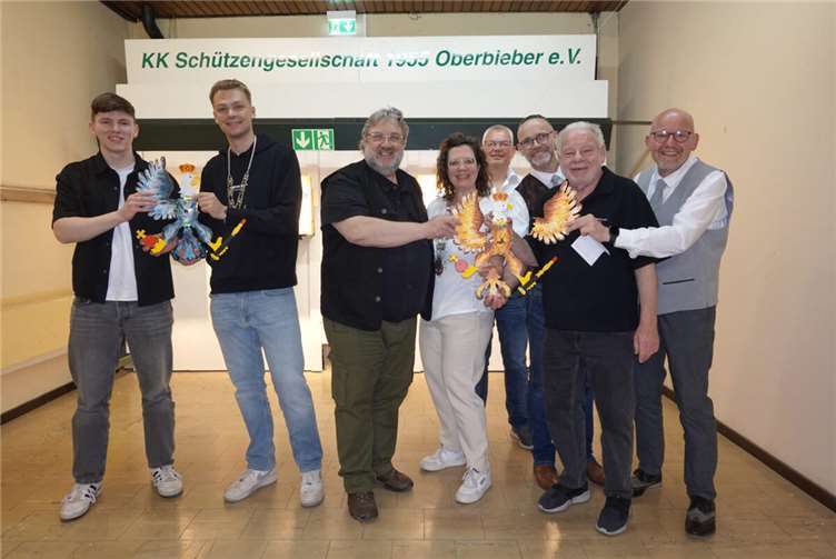 V.l.n.r.: Sebastian Weingarten, Tim Schellert, Joachim Schmitz, Königin Sabine Fleischer, Vorsitzender Dirk Kreuser, Torsten Philippi, Bernd Schick und Thomas Fleischer.Foto: Hans Hartenfels