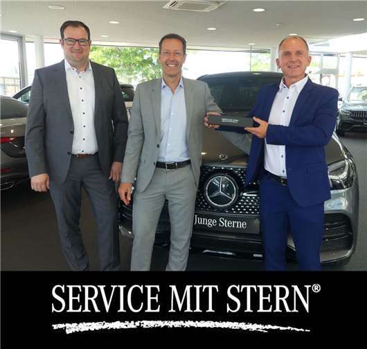 V.l.n.r. Serviceleiter Elmar Esser, Geschäftsführer Axel Frey, Vertriebsmanager Service PKW der Mercedes-Benz AG Frank Schiffer. Foto: RKH Rheinbach