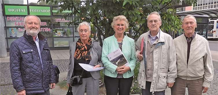 V.l.n.r.: Siegfried Schmidt, Monika Artz, Edith Hoernchen, Dr. Horst-Friedrich Kemper und Wilfried Kaulich trugen ihr Anliegen vor.privat