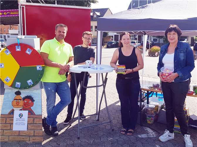 V.l.n.r.: Stefan Bernstädt, Lucas Bell, Daniela Füll und Anette Moesta MdL organisierten das CDU-Glückrad auf dem Herbstfest in Plaidt.Foto: privat