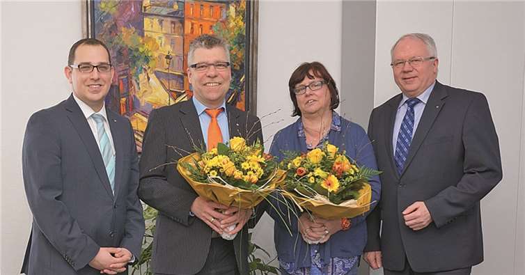 V.l.n.r.: Stefan Wölwer aus der Personalabteilung, Klaus-Dieter Flatt, Elisabeth Gust und Vorstandssprecher Franz-Jürgen Lacher bei der Ehrung. privat