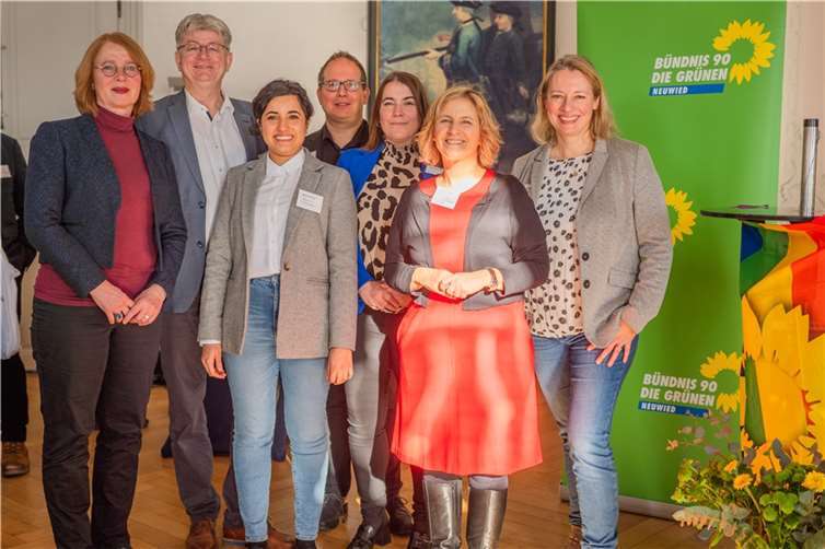 V.l.n.r.: Tabea Rößner, Ralf Seemann, Misbah Khan, Holger Wolf, NatalieCramme-Hill, Katrin Eder, Ann-Kathrin Schrepfer  Foto: Rainer Claaßen