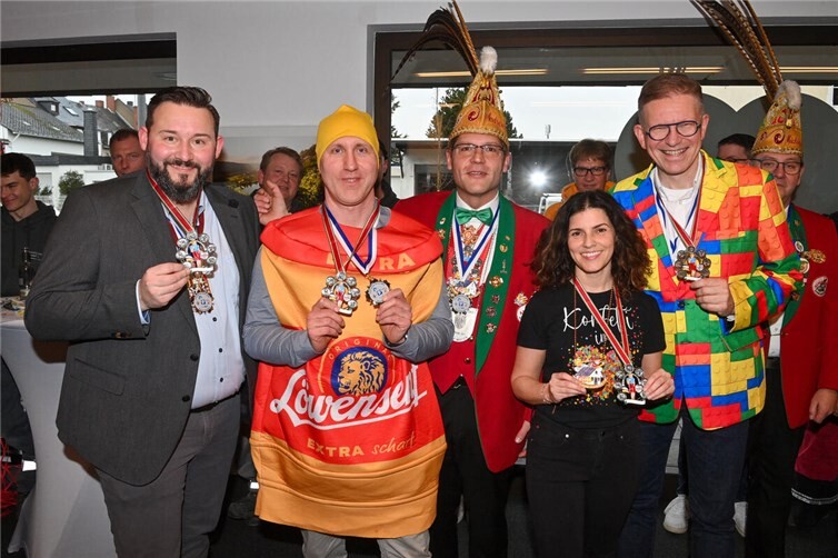 V.l.n.r. Techn. Geschäftsführer enm Hendrik Majewski, Kfm. Geschäftsführer enm Udo Scholl, Vizepräsident Alte Grosse Mayener Karnevalsgesellschaft e.V. Andreas Heinen, Geschäftsführerin STW Samar Spormann, Leiter Kommunikation evm Marcelo Peerenboom 