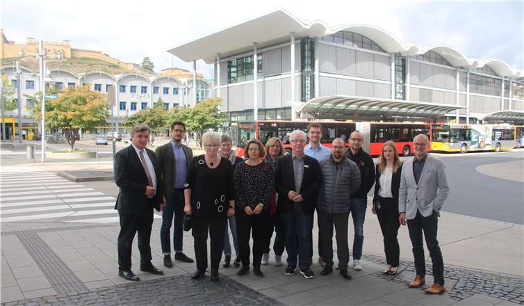 V.l.n.r.: Thomas Grebel (Sparda Bank), Rm. Christian Altmaier, Marion Lipinski-Naumann (SPD-Fraktionsvorsitzende), Ursula Trapp (Active Logistics), Katja Schwarzer (Landesbibliothekszentrum), Marion Steffens (Bistro Josefine), Rm. Manfred Bastian, Janus Horn (Fast Forms Koblenz), Robert Schmitz (Hörstudio S), Ralf Schunk (Barristaz), Annika Kailing (GHotel), Rm. Fritz Naumann. Privat