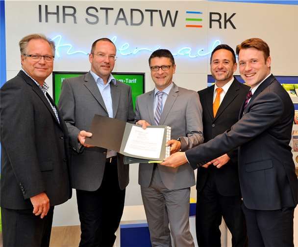 V.l.n.r.: Thomas Makolt (SWA-E), Jan Deuster (Geschäftsführer SWA-E), Oliver Engels (Regionalmarktdirektor Volksbank RheinAhrEifel), Franz-Josef Strauß (Bereichsleiter Volksbank RheinAhrEifel) und Thomas Schäfer (Volksbank RheinAhrEifel).privat