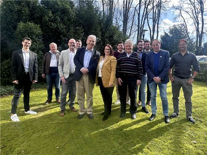 V.l.n.r.: Tim Löbeth, Prof. Wolfgang Kunz, Jochen Müller, Stefan Pfefferkorn, Dr. Dietrich Rühle, Silke Klapdor, Thomas Zeitz, Dr. Peter Heß, Guido Heinen, Konrad Appeldorn, Stefan Puderbach, René Reinhardt  Foto: FDP Neuwied