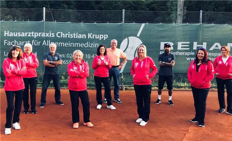 V.l.n.r.: Ute Rausch, Doris Pannek, Werner Rausch (R&B Naturstein GmbH), Hanna Rausch (Team-Captain), Ruth Krupp, Christian Krupp, Daniela Schlich, John Rausch (Fliesendesign Rausch), Daniela Kranz und Anja Durben. Auf dem Foto fehlen: Tina Becker, Petra Nett und Melanie Schüller. Foto: privat