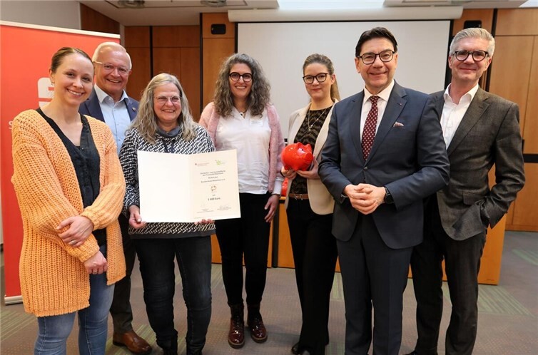 V.l.n.r.: Vera Frechen, Achim Hallerbach, Antje Zimmer, Kathrin Baumgartl, Marie-Luise Ziegler, Thomas Hirsch, Thomas Pfaffenholz.  Foto: