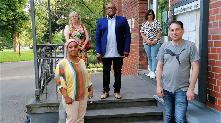 V.l.n.r.: hinten: Loni Wellert, Vorsitzender Benedikt Aimionowane und Zeynep Begen, vorne: Muzne Omar und Ali Edries. Foto: privat