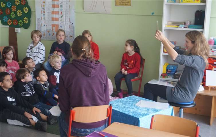 Völlig gefesselt lauschten die Kinder den Erzählungen. Foto: EGS Meckenheim
