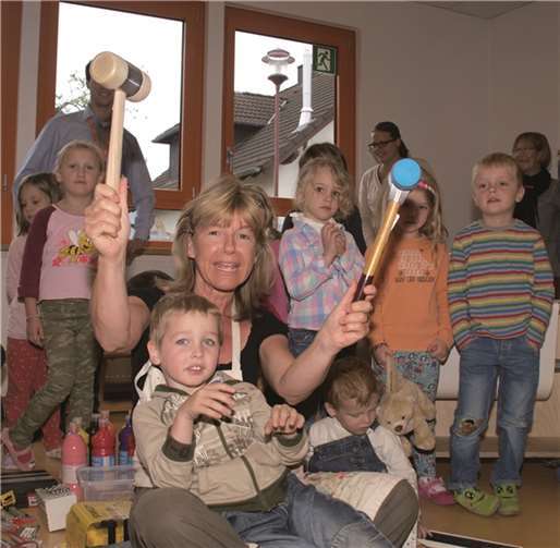 Völlig überrascht zeigte sich Martina Linke, Erzieherin und Leiterin des Kunstateliers im Kinderhaus.