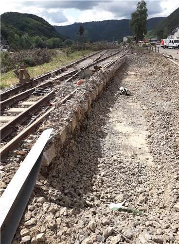 Völlig zerstört ist die gesamte Infrastruktur der Ahrtalbahn.