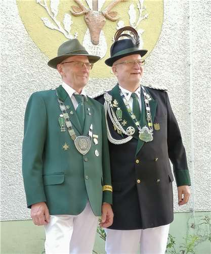 Vogelkönig Henry Meyer und Scheibenkönig Hartmut Steinwedel. Fotos: privat