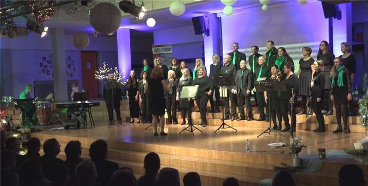 Voices of Joy begeisterten ihr Publikum wieder mit einer Mischung aus klassischer Gospelmusik und modernen Weihnachtstiteln. Fotos: privat