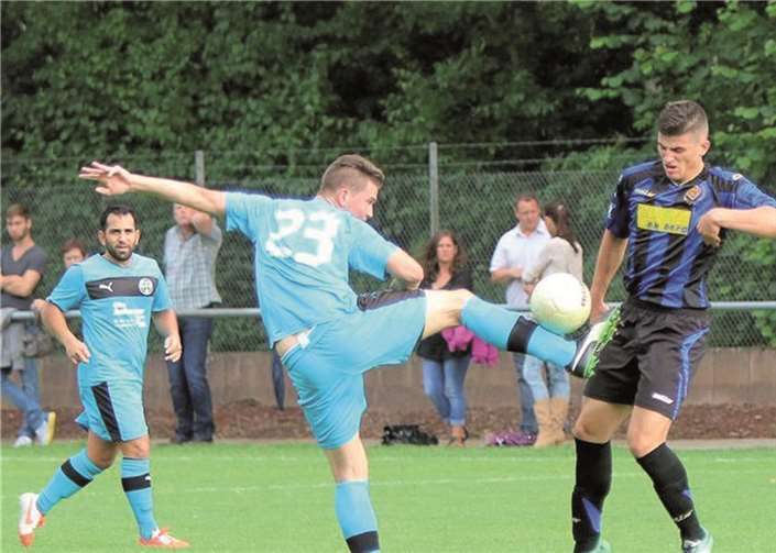 Volkan Karaman, hier während der Vorbereitung bei TuS Koblenz, sorgte mit dem Treffer zum 2:1 endgültig für die Wende der Begegnung der Urmitzer bei der SG Eich. TH