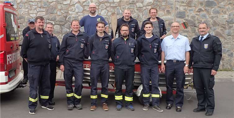 Volker Lemgen und Marc Gerolstein mit den neuen Bootsführern (1. und 2. von rechts).Foto: privat