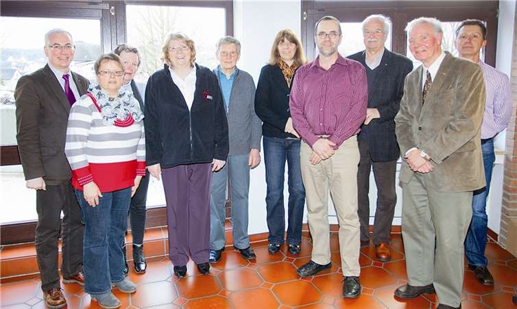 Volker Mendel (links) und Karl Hauck (rechts) mit den neuen Kümmerer in der Verbandsgemeinde Puderbach.WT