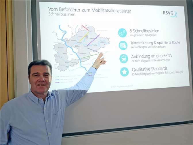 Volker Otto bei der Präsentation. Quelle:FWG VG Puderbach