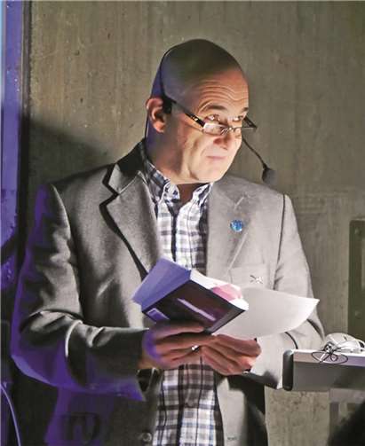 Volker Schmid las im Radom des Fraunhofer Institutes aus seinem Science-Fiction-Roman.Gemeinde Wachtberg