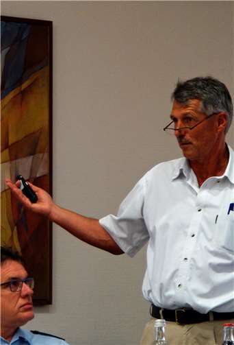 Volker Schmidt referierte über Kriminalitätsentwicklung sowie Präventionsarbeit der Polizei und präsentierte Statistiken zu unterschiedlichen Themenbereichen.