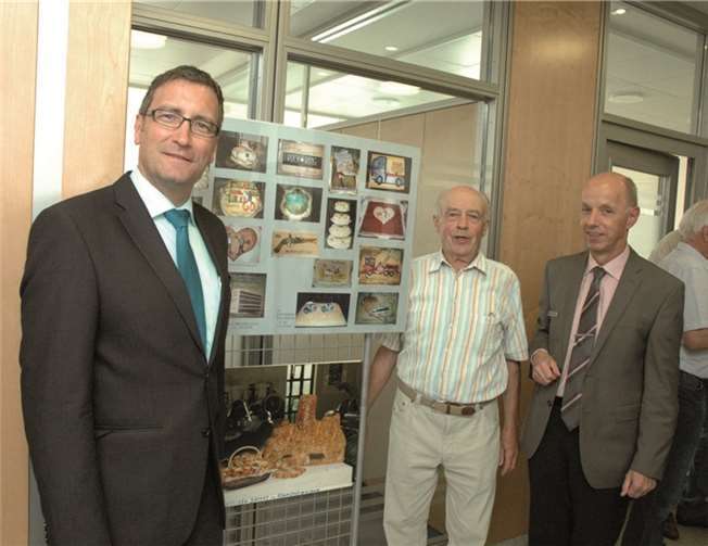 Volksbank Direktor Herbert Thelen (v.l.), Bäckermeister Franz Weber, Filialleiter Alex Frings. UM