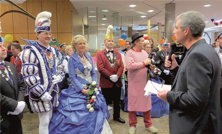 Volksbank-Vorstand Sascha Monschauer begrüßte die närrischen Repräsentanten.MKA