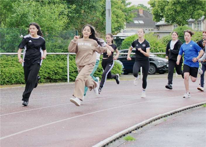 Voll Energie und guter Laune verlebten die jungen Sportler und Sportlerinnen ein gelungenes Sportfest.