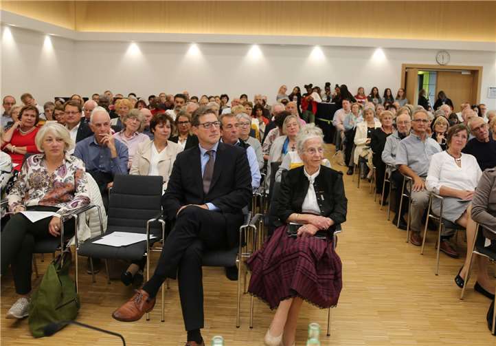 Voll besetzt war der Ratssaal bei der offiziellen Feierstunde