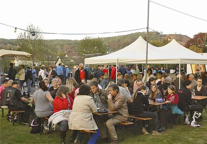 Voll besetzt waren die Tische beim Grillfest des Erpeler Bürgervereins