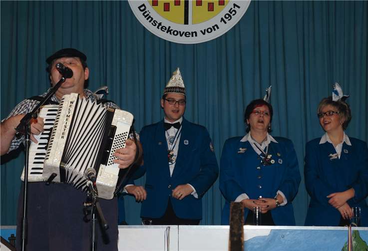 Vollblut auf der Bühne - der Kaschemmensänger Günter Missenich. WEIGERT