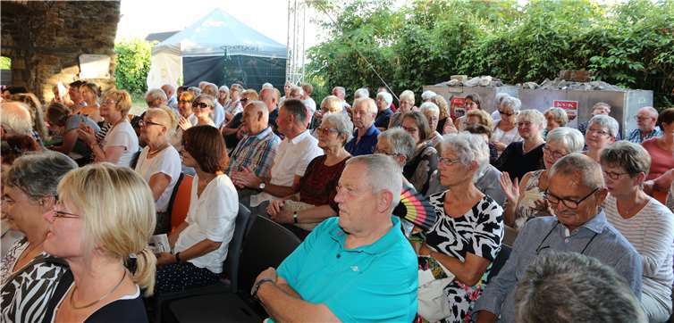 Volle ´Hütte´ im Freilichttheater am Rheinblick.