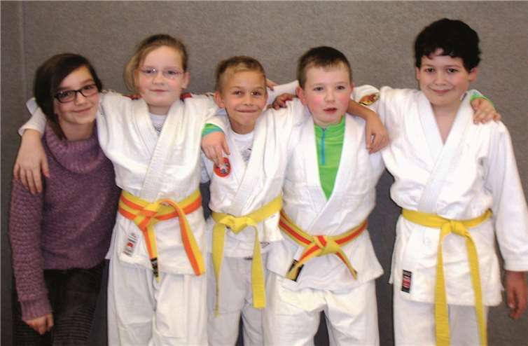 Volle Konzentration: die Nachwuchs-Judoka des JC Maifeld e.V. nach der Waage bei den U12-Bezirks-Einzelmeisterschaften 2013 in Urmitz. privat
