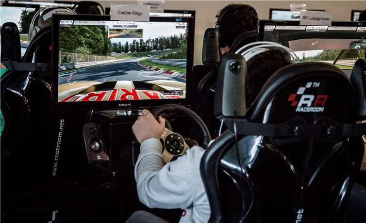 Volle Konzentration ist beim virtuellen Fahren mit den Rennsimulatoren gefragt.Miguel Bosch/ GT-Report