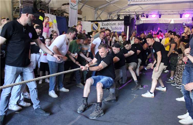 Voller Einsatz beim Tauziehen. Fotos: DU